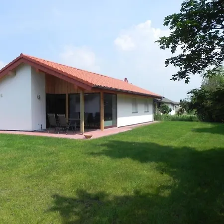 E18 Mit Garten Und Terrasse Holiday home *